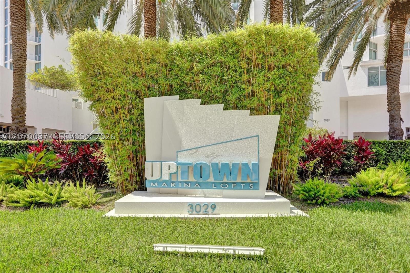 image Uptown Marina Lofts0