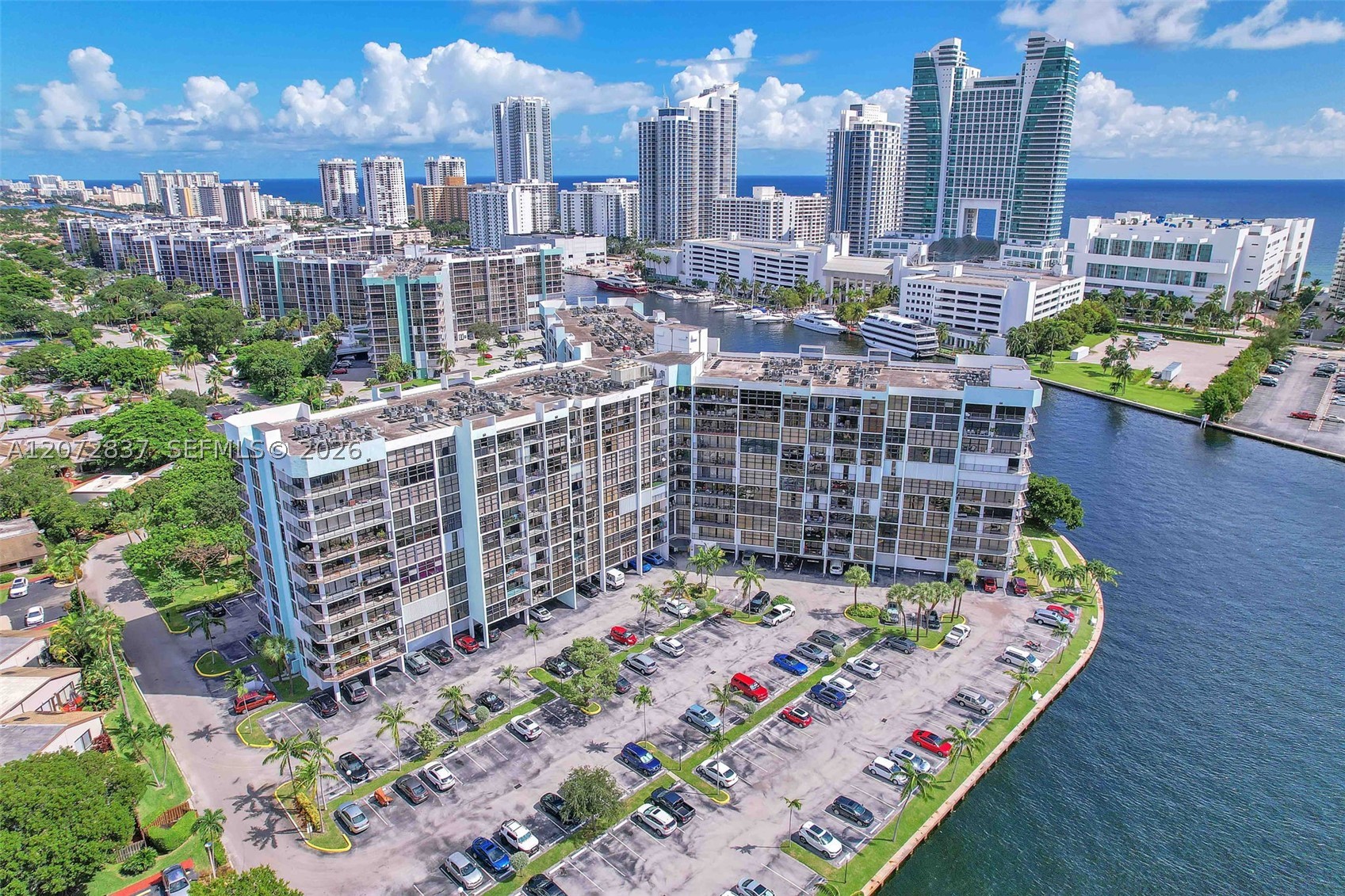 200 Leslie Dr #818