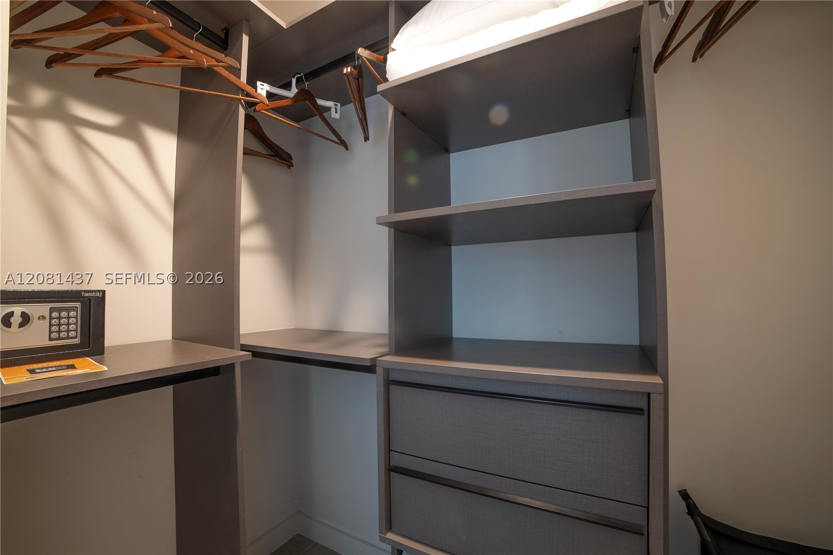 11 NE 6th #1403 Miami, FL 33132