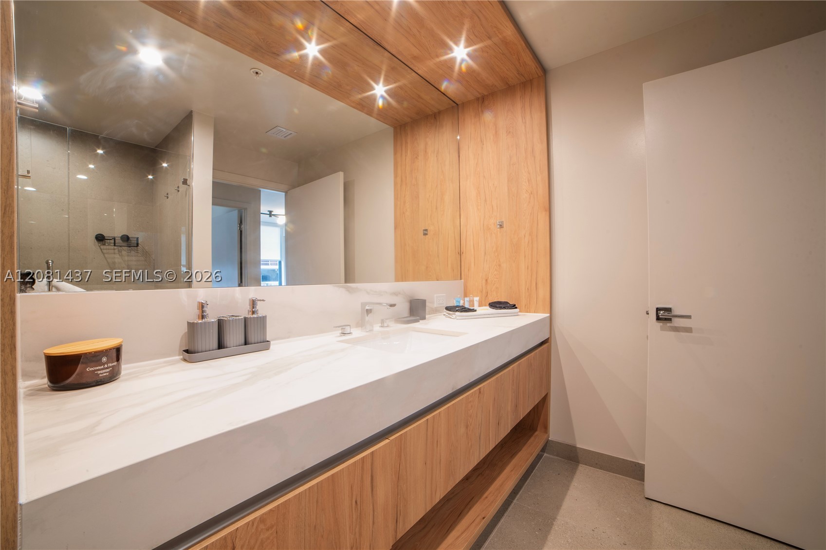 11 NE 6th #1403 Miami, FL 33132