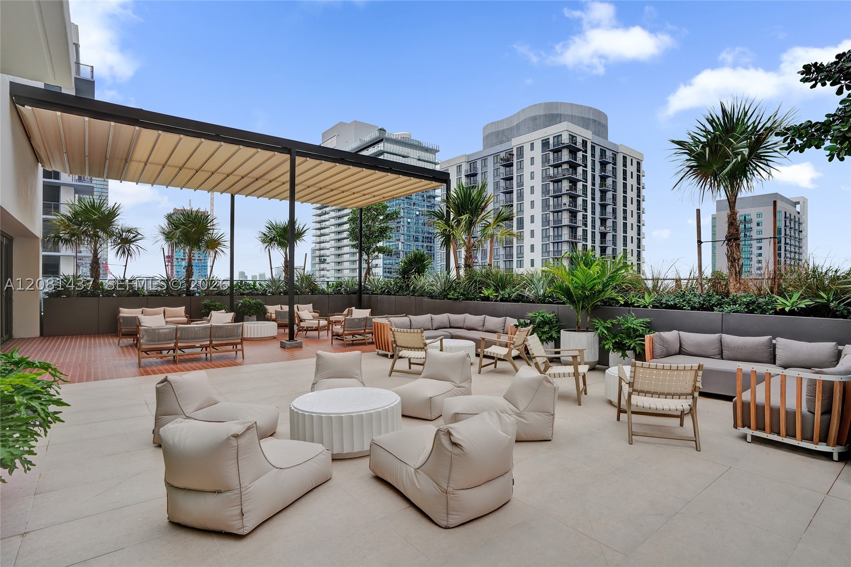 11 NE 6th #1403 Miami, FL 33132