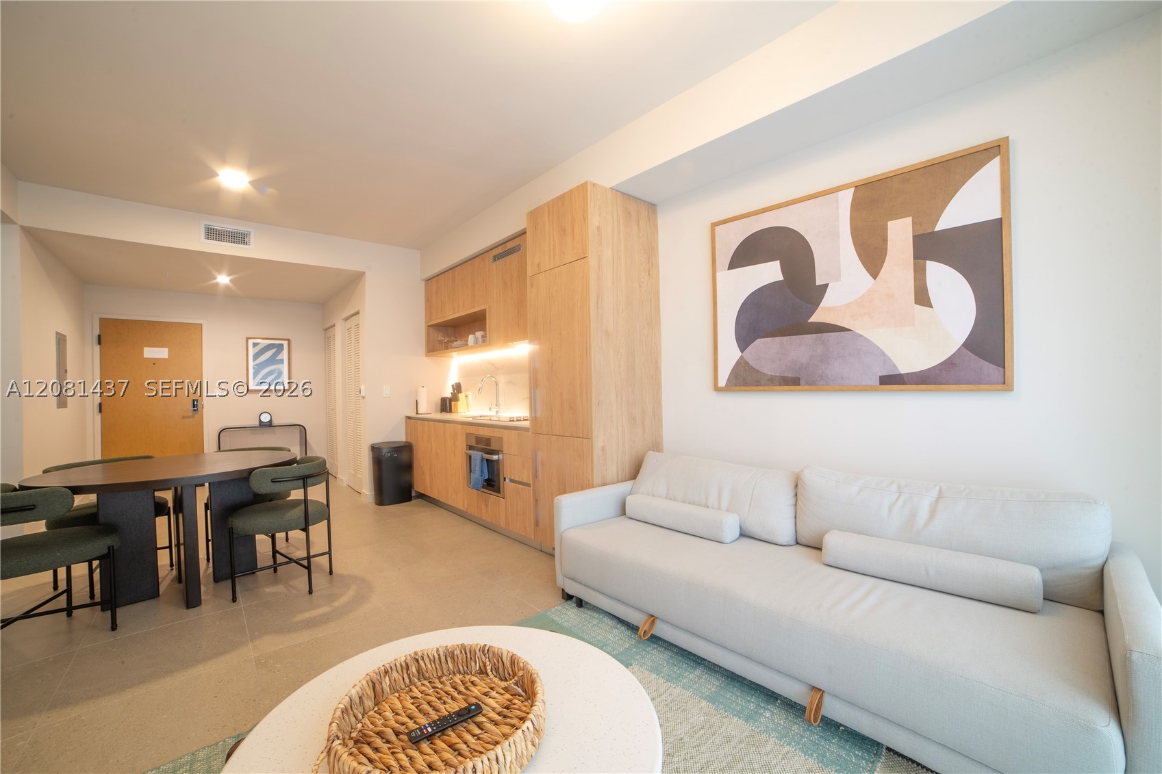 11 NE 6th #1403 Miami, FL 33132