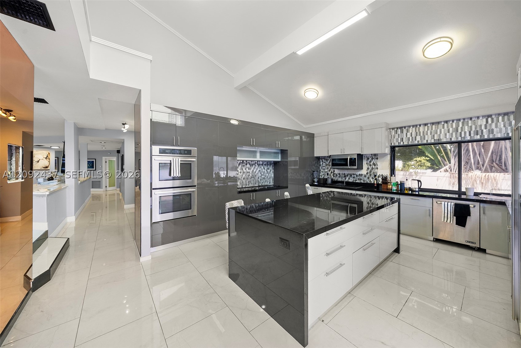 507 Palm Dr Hallandale Beach, FL 33009