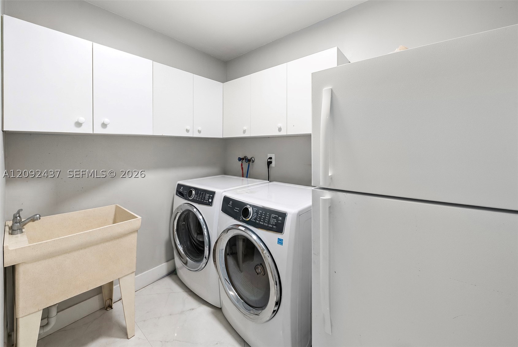 507 Palm Dr Hallandale Beach, FL 33009