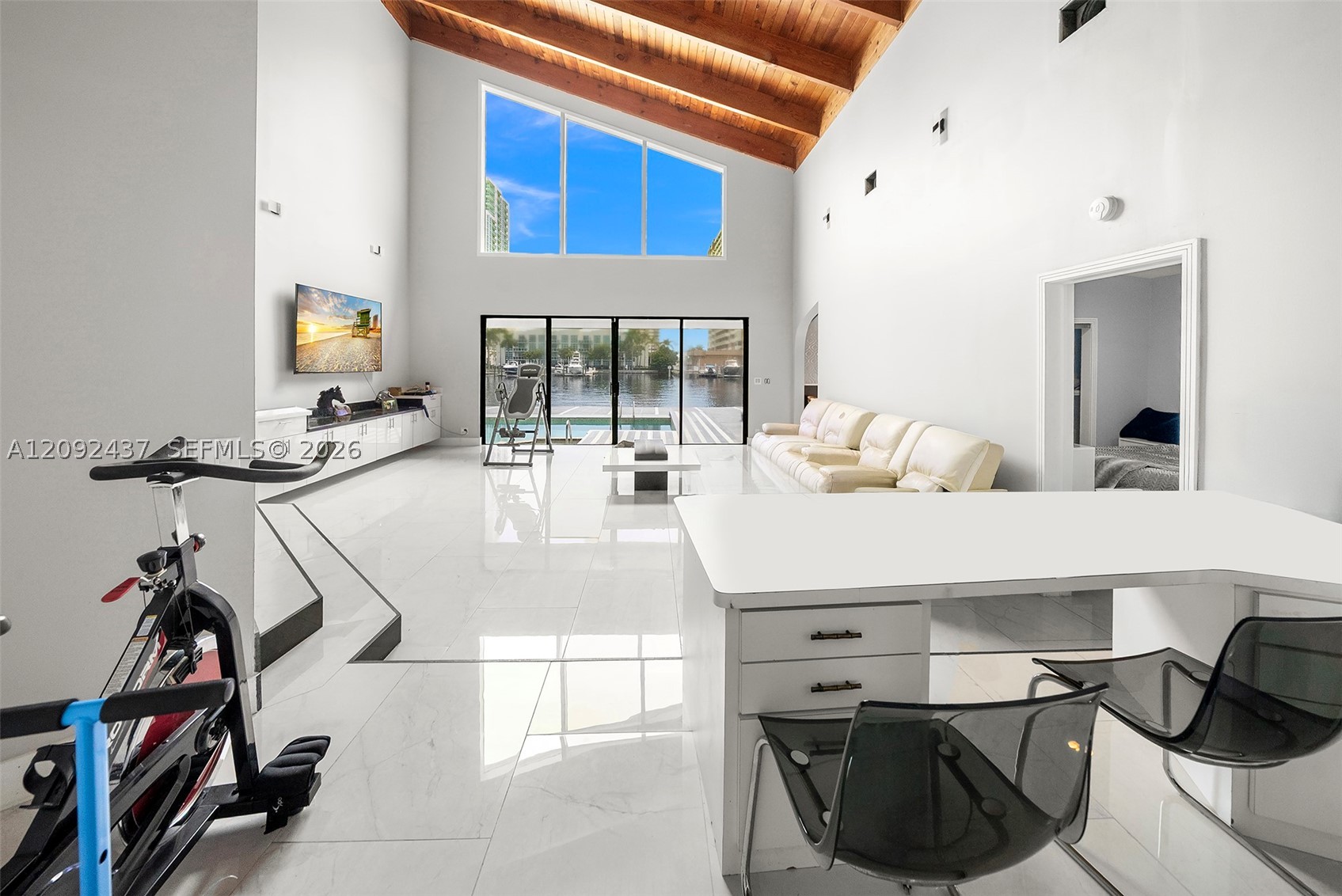 507 Palm Dr Hallandale Beach, FL 33009