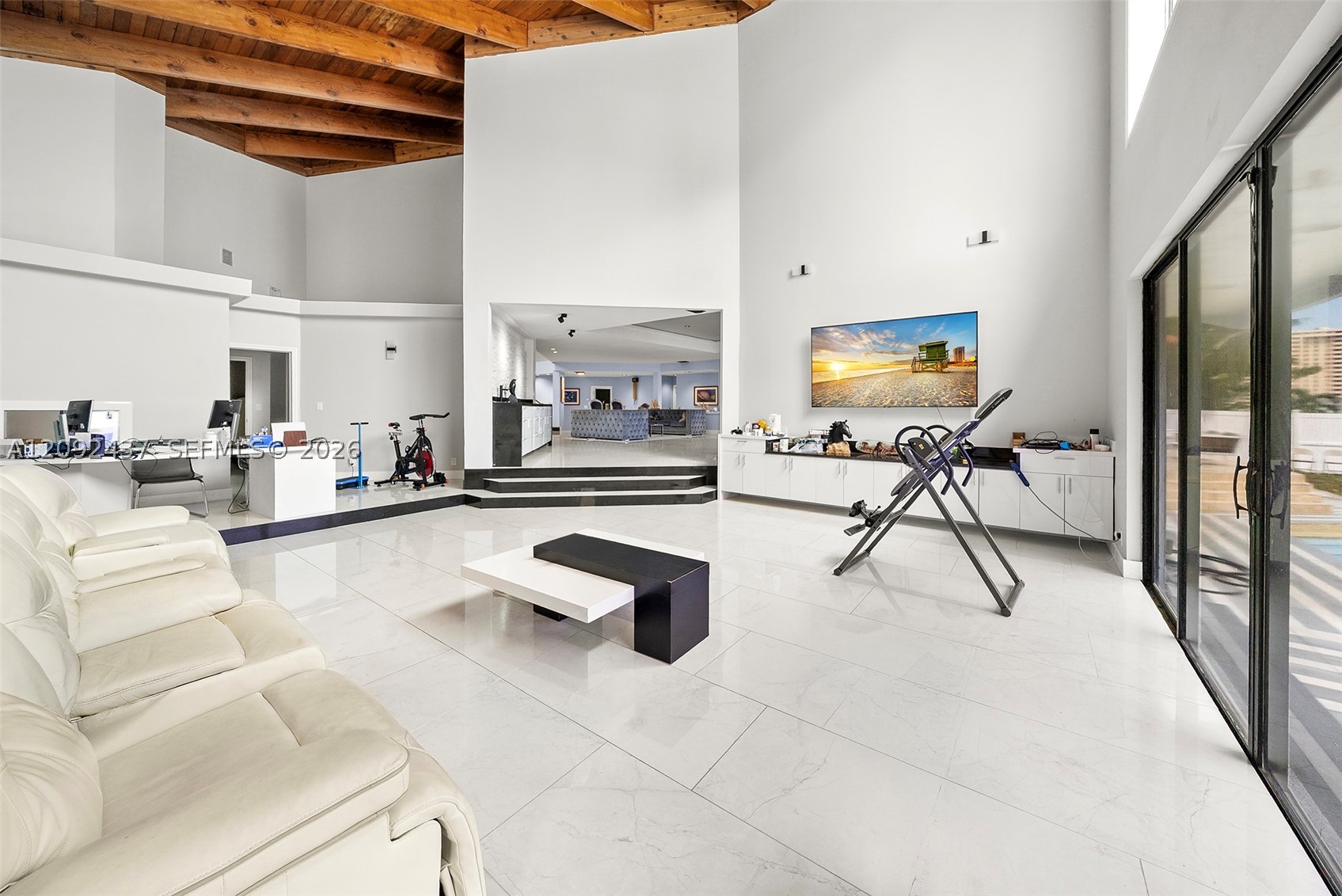 507 Palm Dr Hallandale Beach, FL 33009