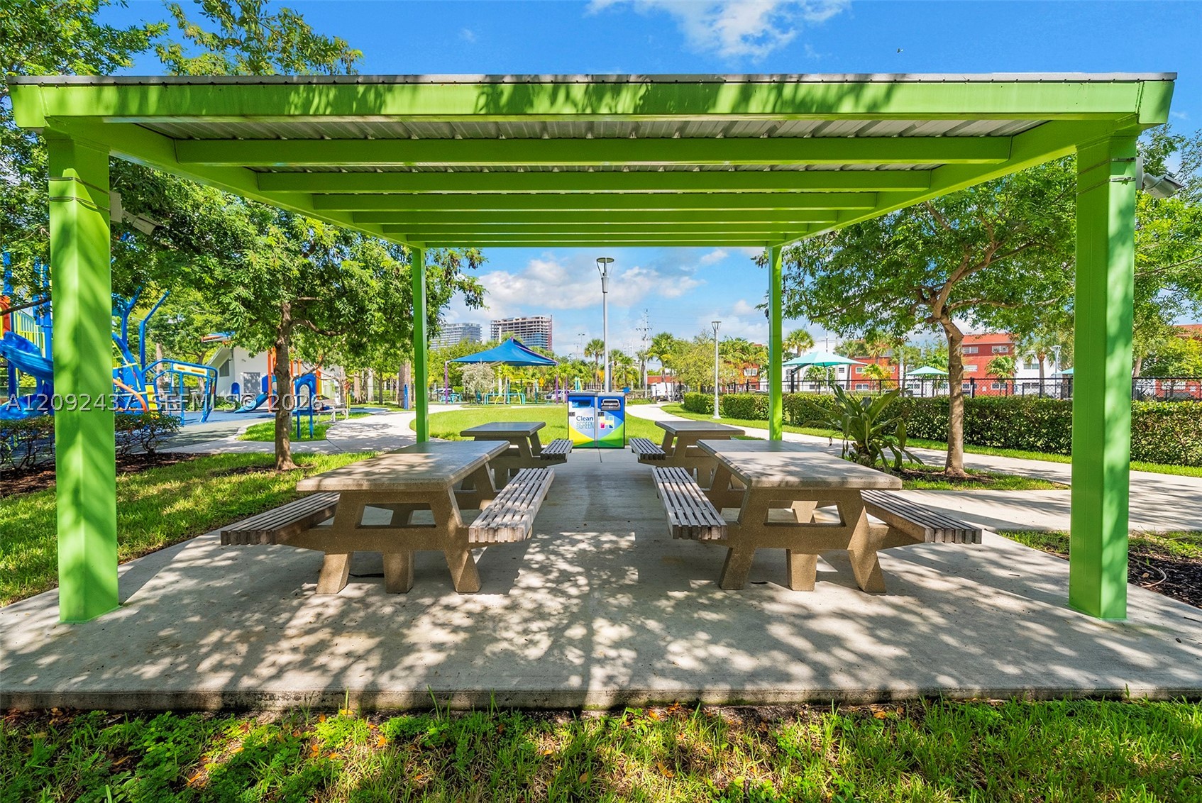 507 Palm Dr Hallandale Beach, FL 33009