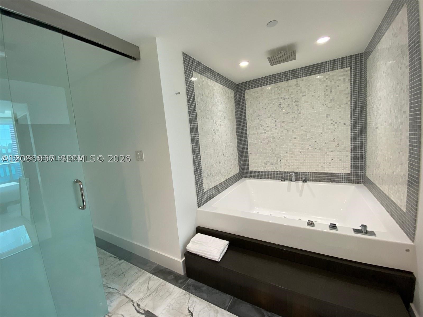 image Epic Residences12