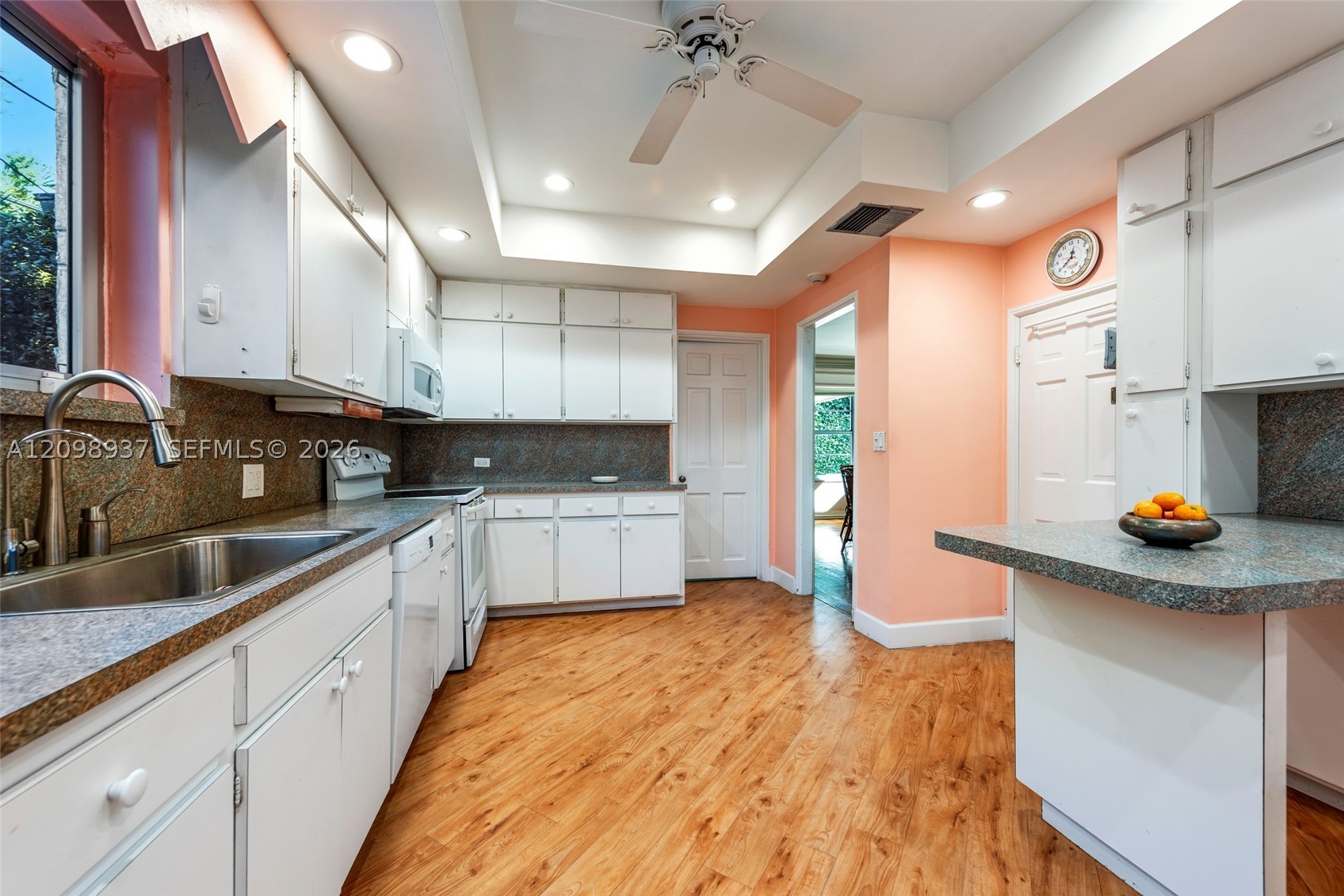 6415 Pine Tree Dr Cir Miami Beach, FL 33141
