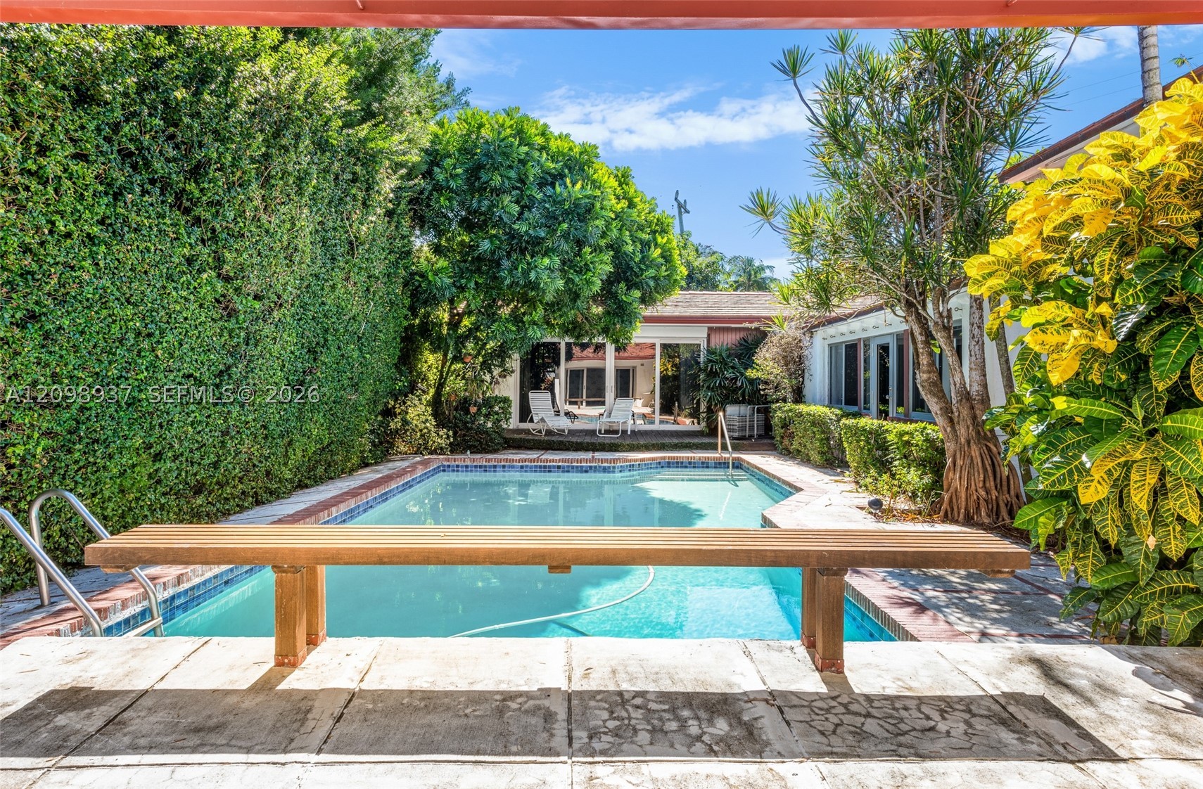 6415 Pine Tree Dr Cir Miami Beach, FL 33141