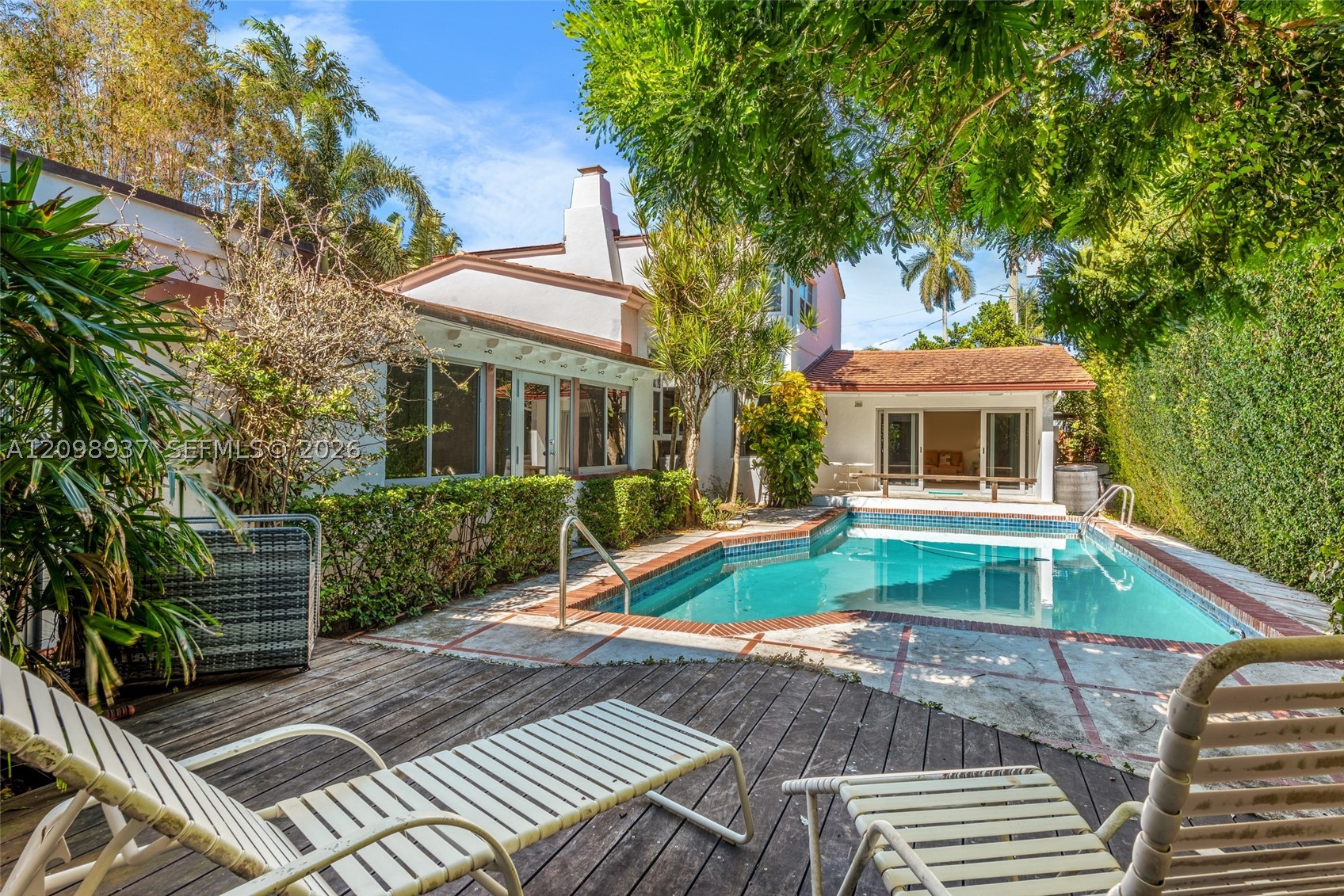 6415 Pine Tree Dr Cir Miami Beach, FL 33141