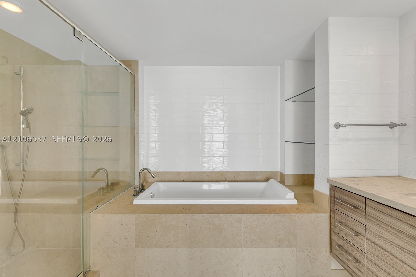 image Icon Brickell I24