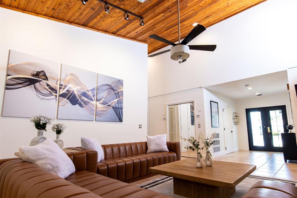 222 N Tradewinds Fort Lauderdale, FL 33308