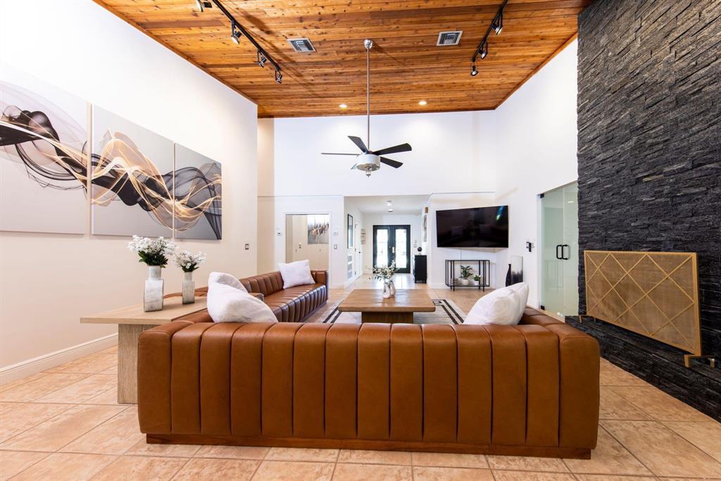 222 N Tradewinds Fort Lauderdale, FL 33308