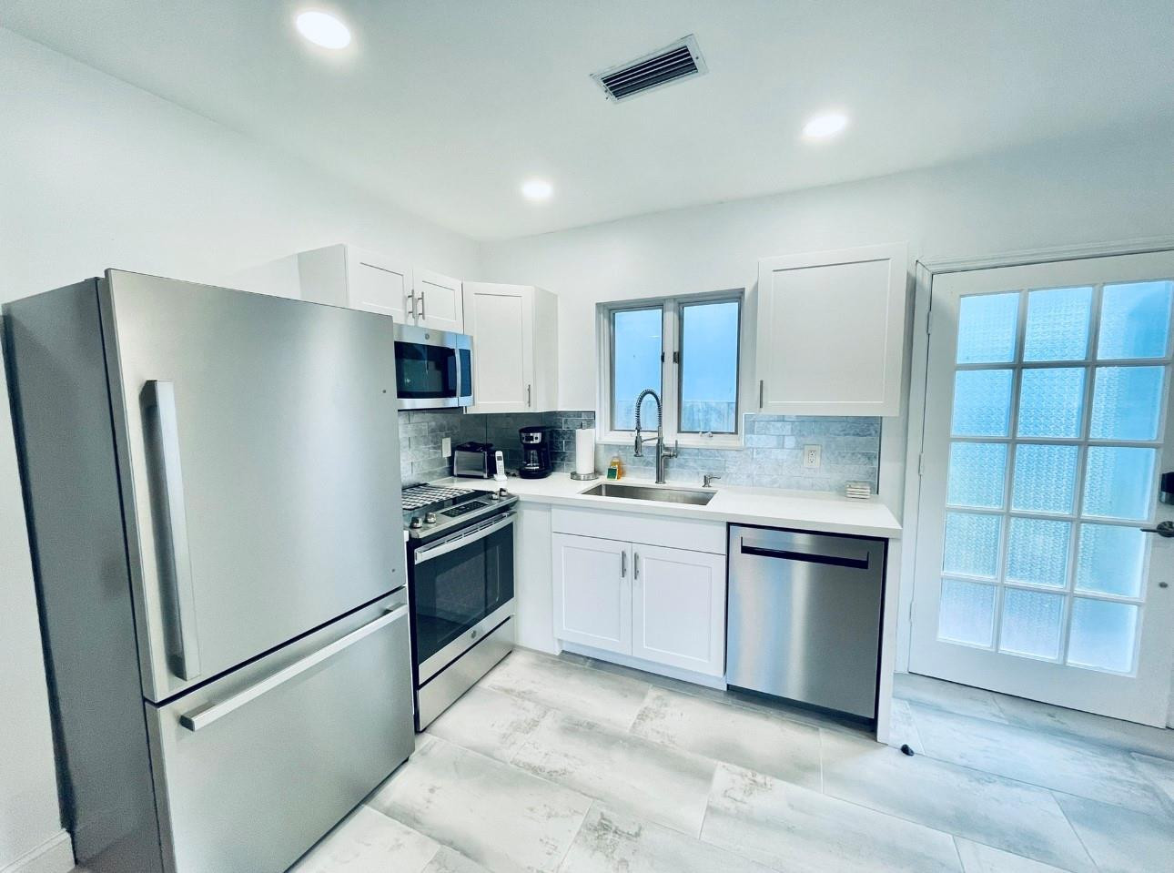 1742 NE 7th Fort Lauderdale, FL 33304