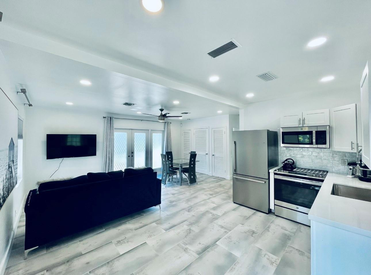 1742 NE 7th Fort Lauderdale, FL 33304