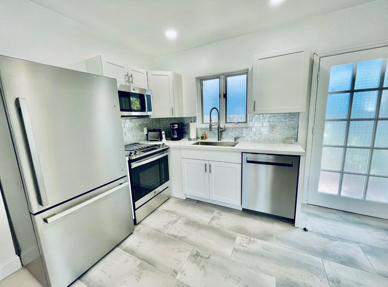 1742 NE 7th Fort Lauderdale, FL 33304