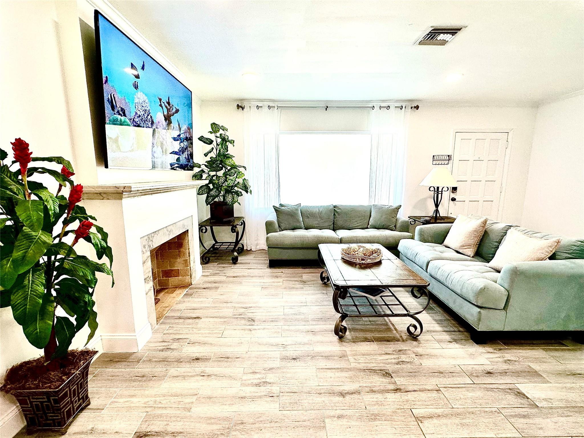 1742 NE 7th Fort Lauderdale, FL 33304