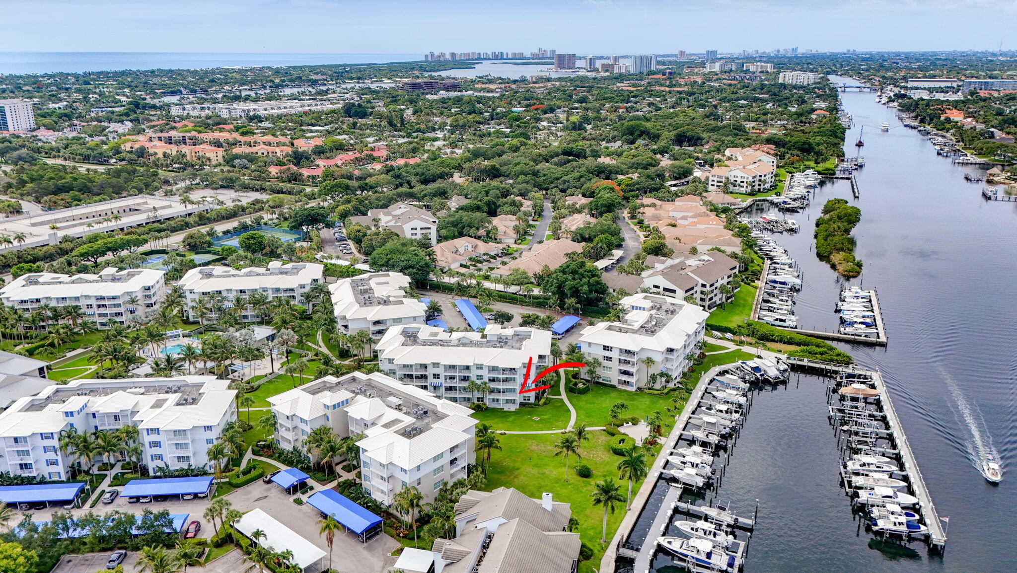 712 Bay Colony