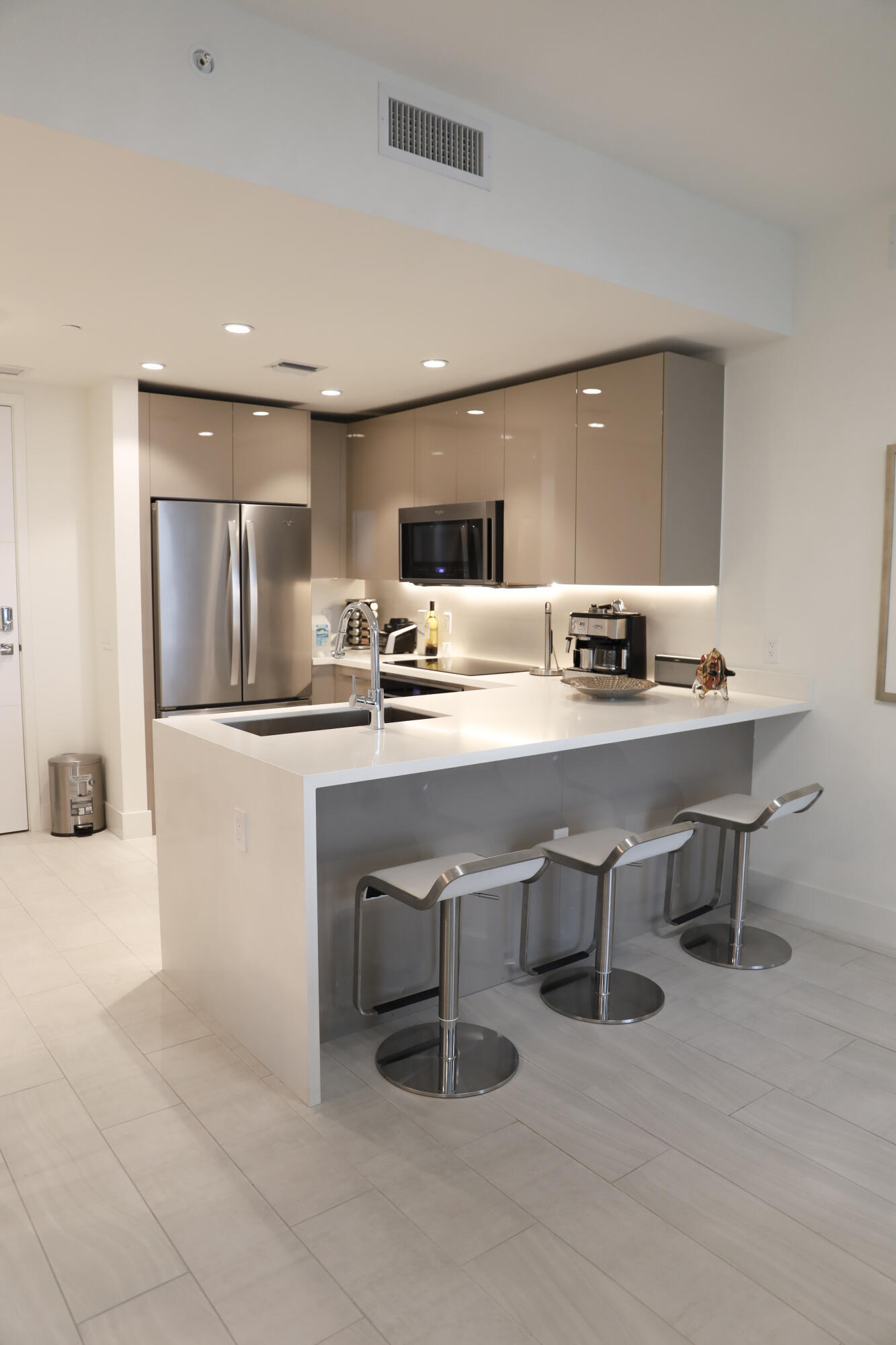 2000 Metropica #811 Sunrise, FL 33323