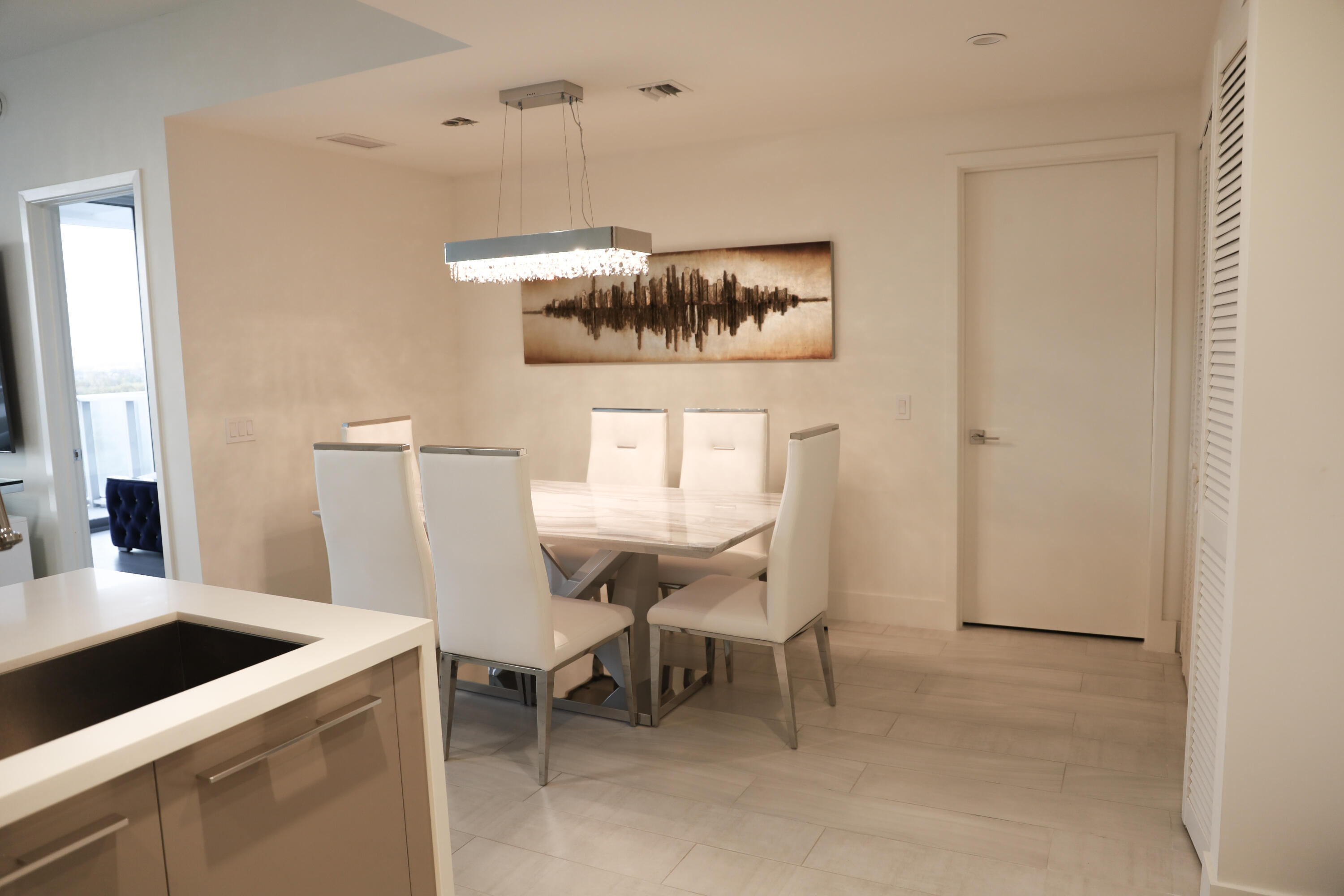 2000 Metropica #811 Sunrise, FL 33323