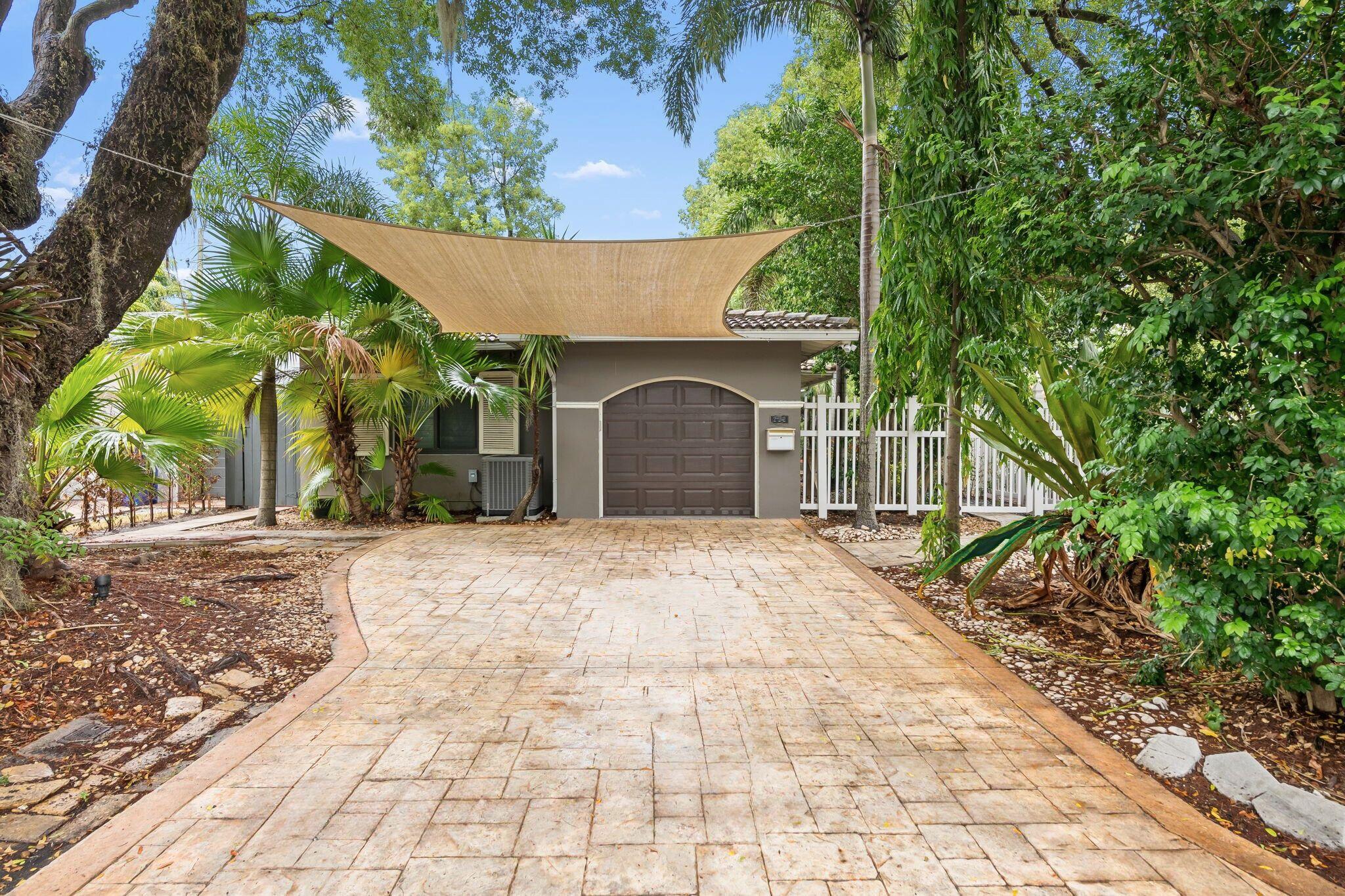 222 SE 16th Ave Fort Lauderdale, FL 33301