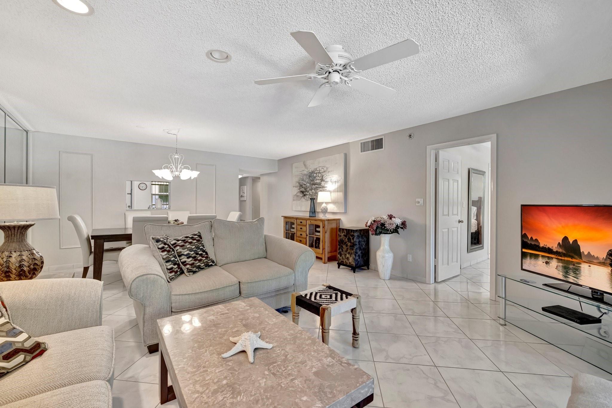 4270 NW 40th St #302,Lauderdale Lakes, FL 33319