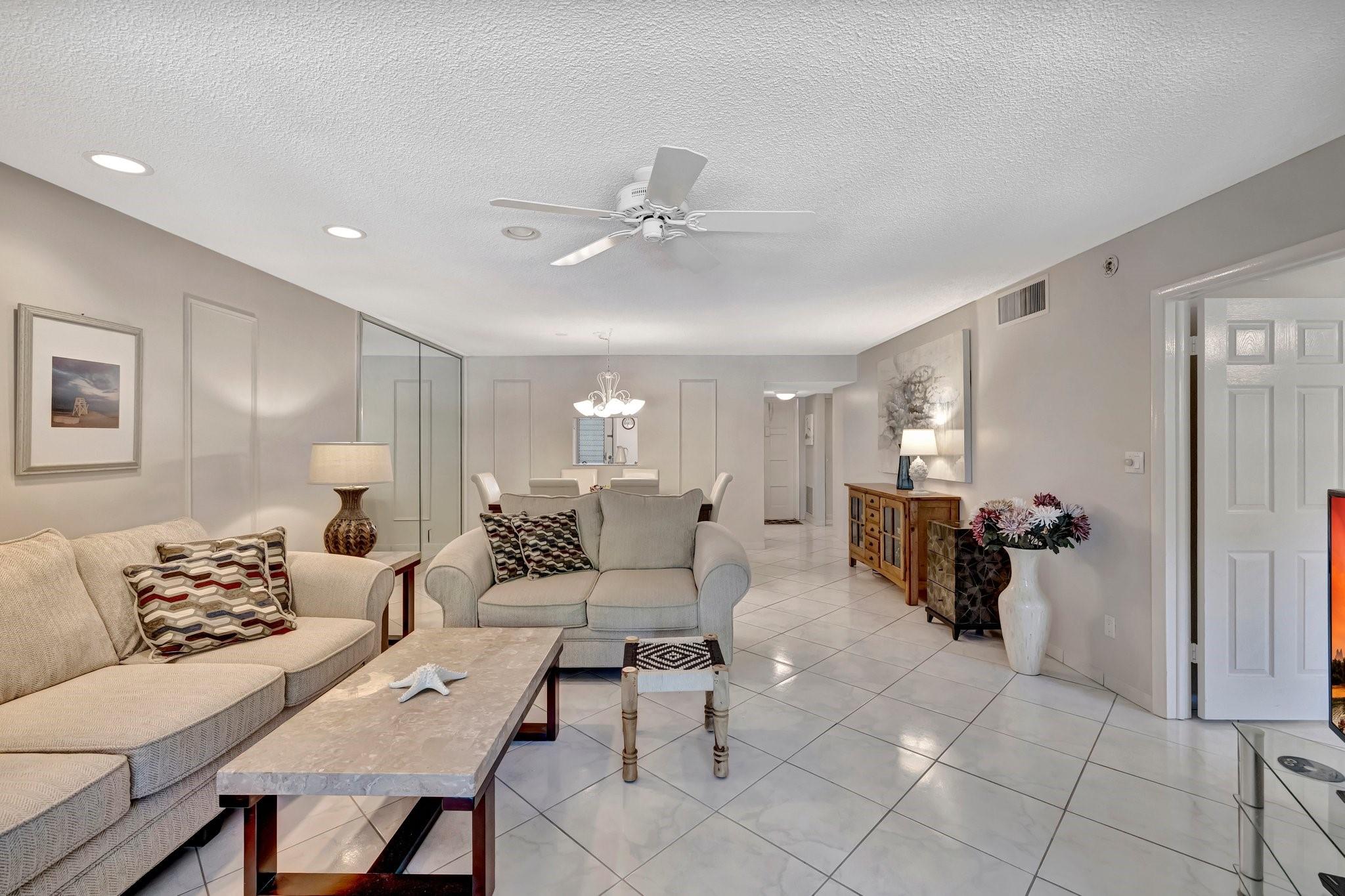 4270 NW 40th St #302,Lauderdale Lakes, FL 33319