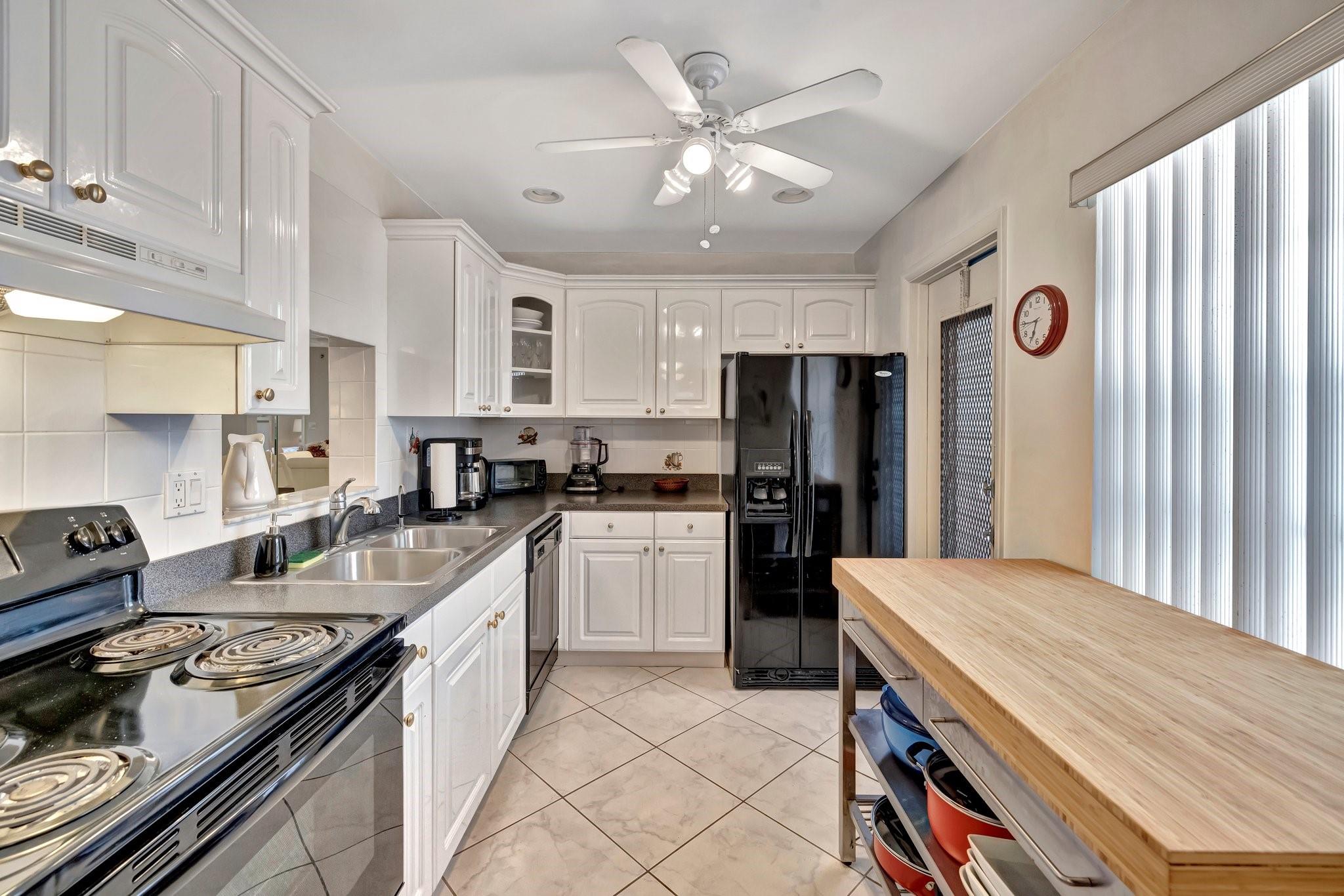 4270 NW 40th St #302,Lauderdale Lakes, FL 33319