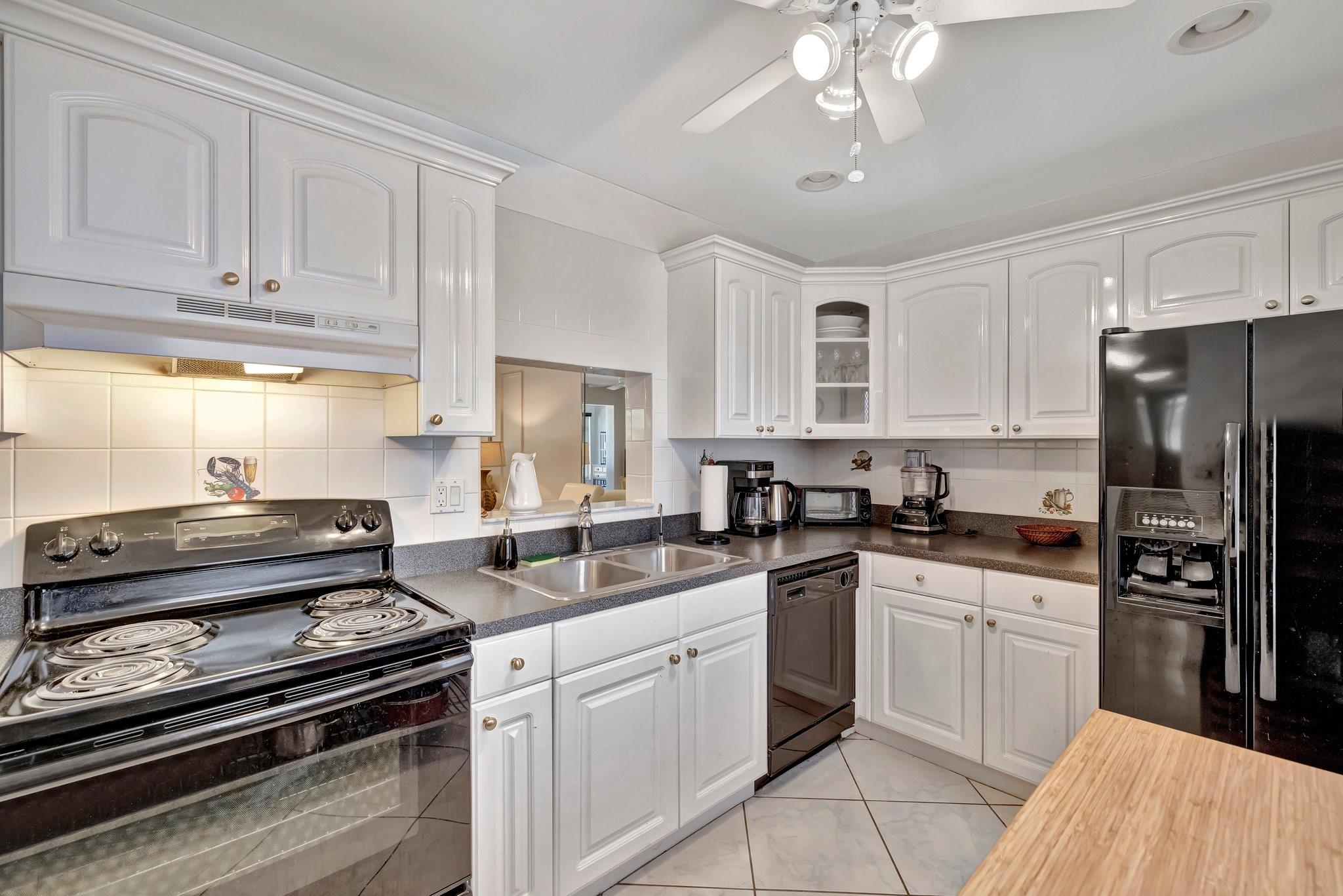 4270 NW 40th St #302,Lauderdale Lakes, FL 33319