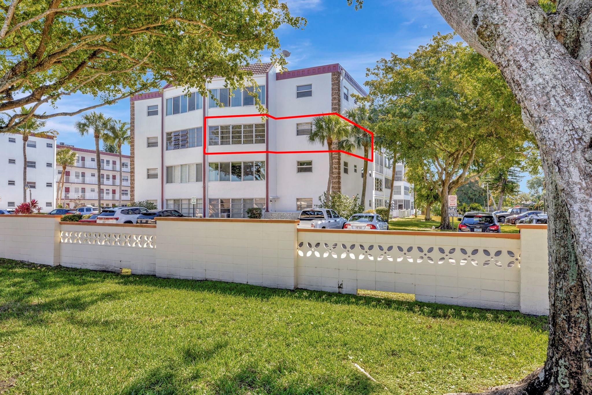 4270 NW 40th St #302,Lauderdale Lakes, FL 33319