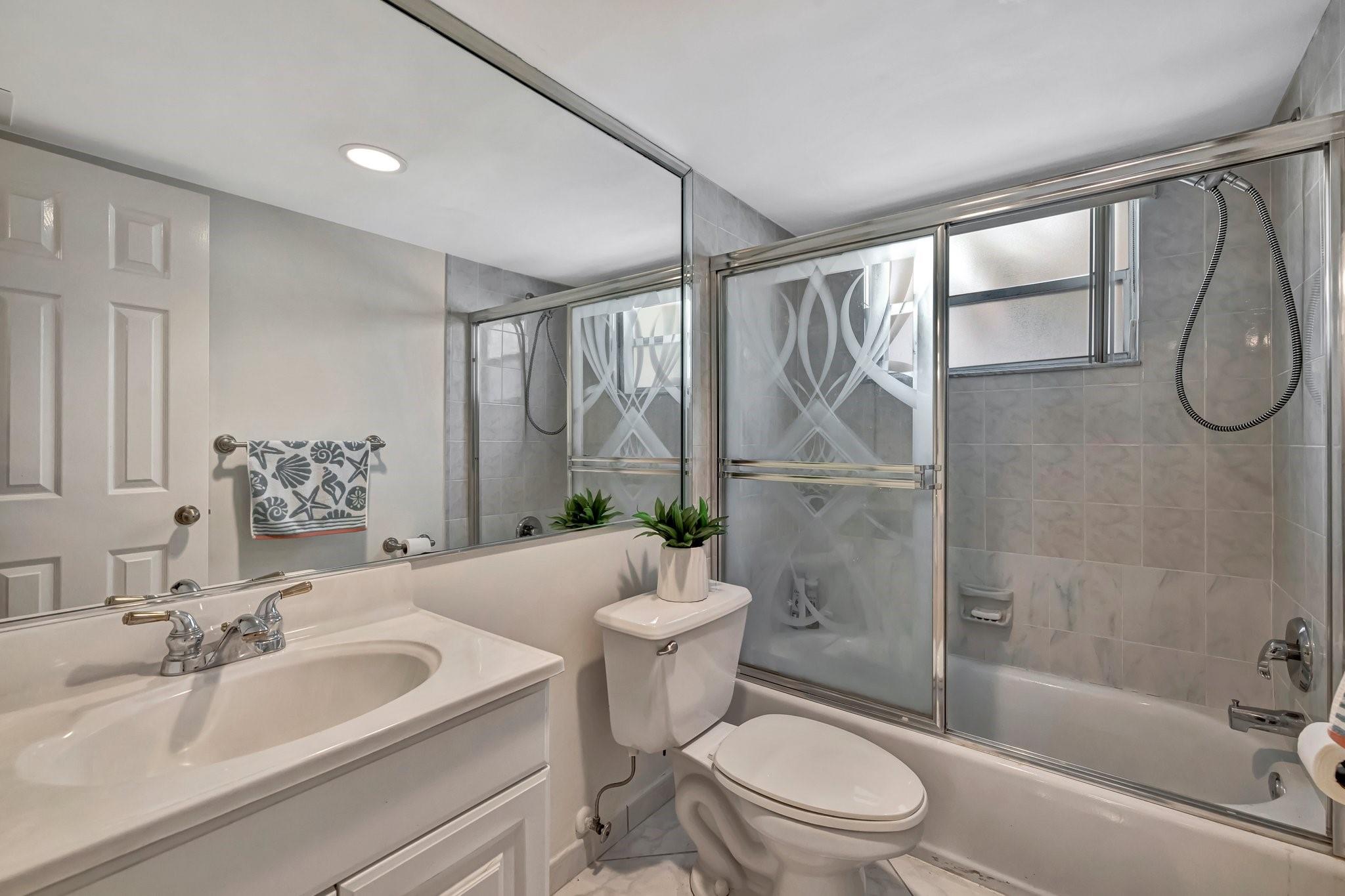 4270 NW 40th St #302,Lauderdale Lakes, FL 33319