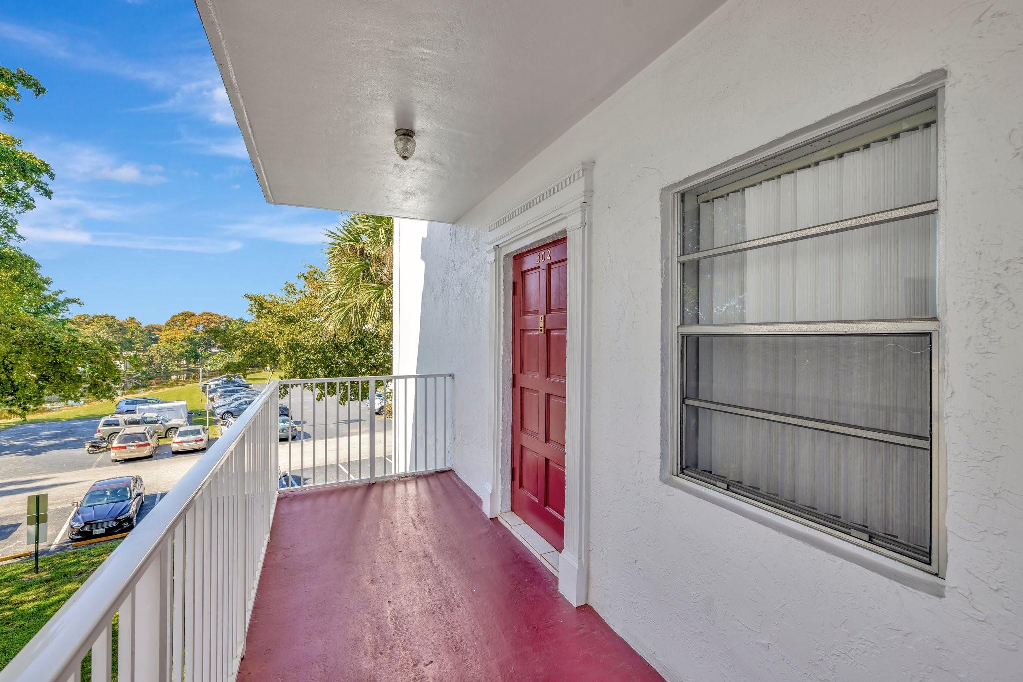 4270 NW 40th St #302,Lauderdale Lakes, FL 33319