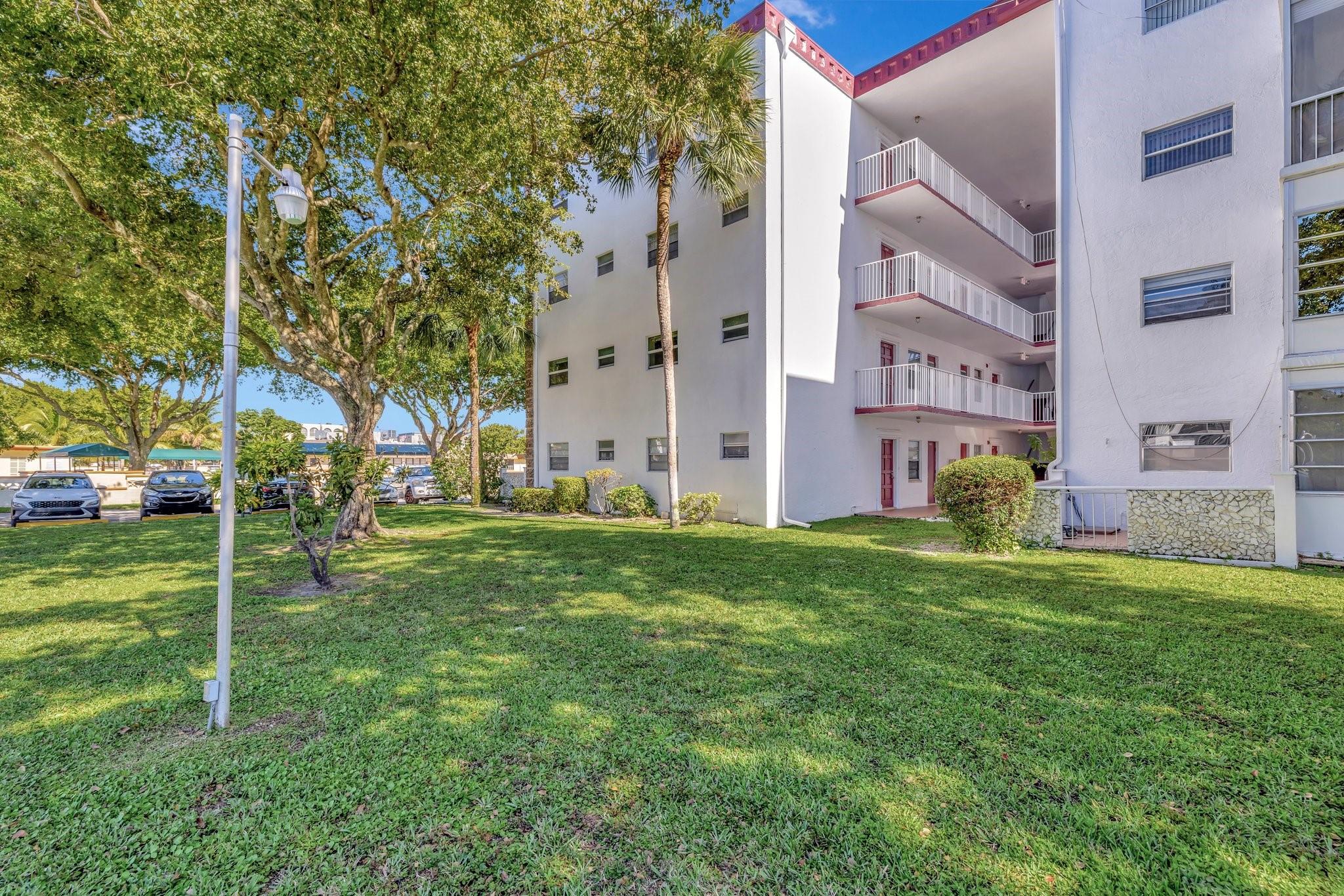 4270 NW 40th St #302,Lauderdale Lakes, FL 33319