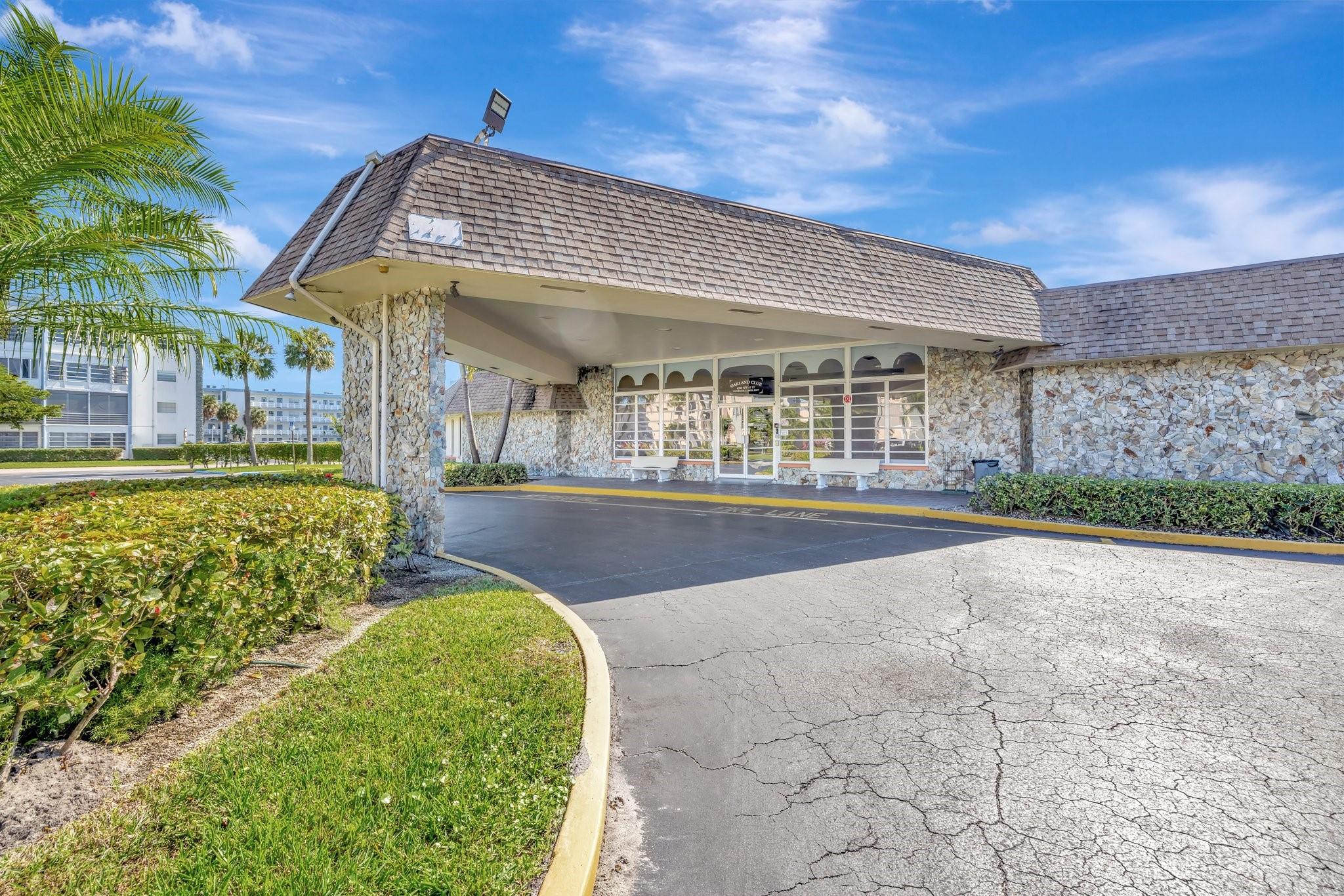 4270 NW 40th St #302,Lauderdale Lakes, FL 33319