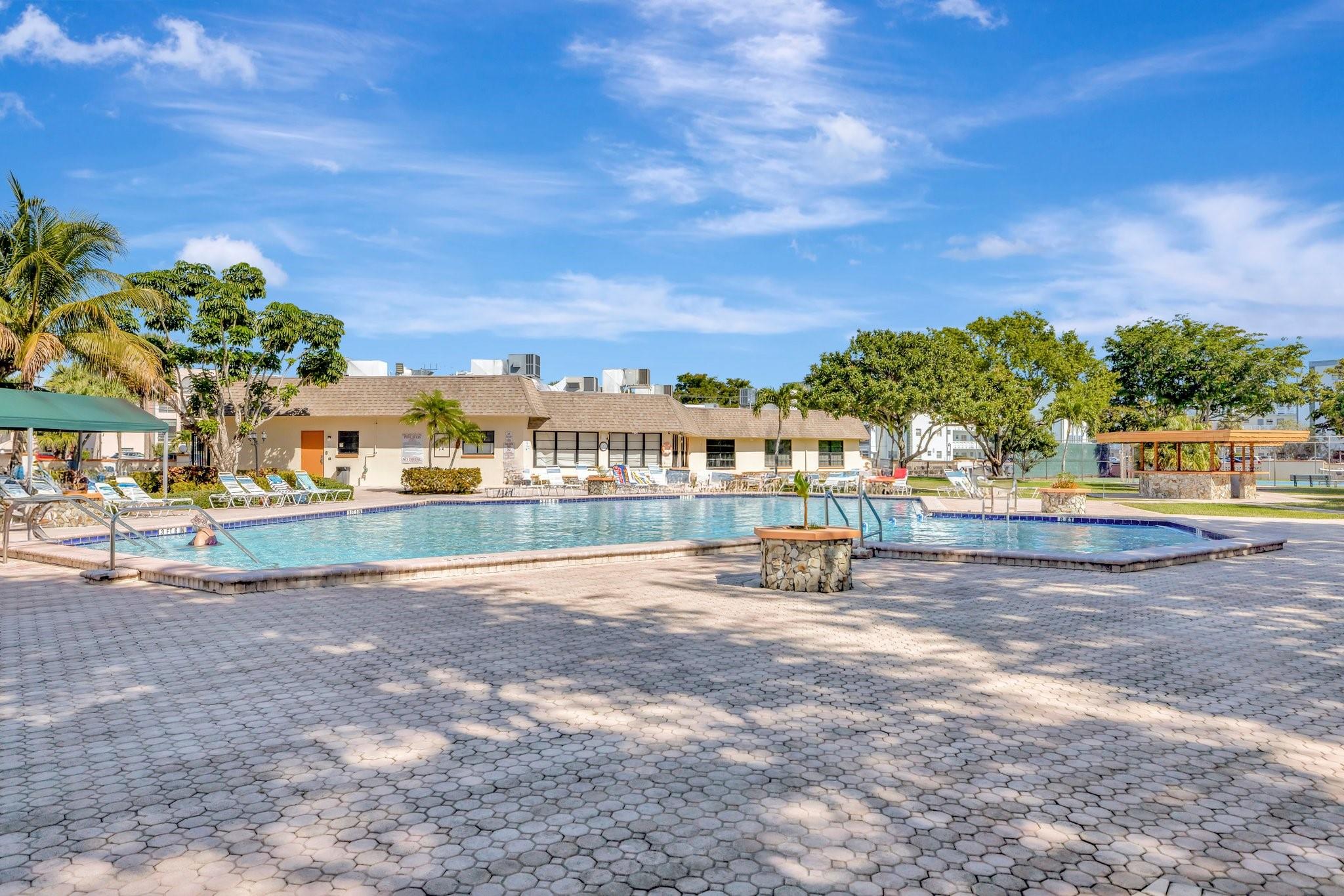 4270 NW 40th St #302,Lauderdale Lakes, FL 33319