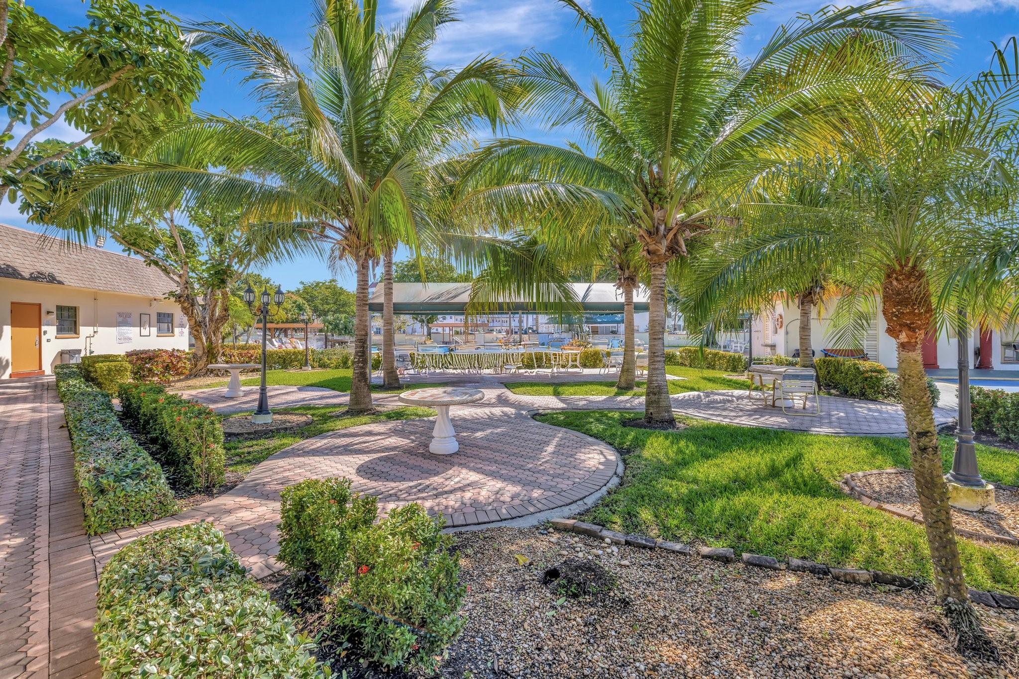 4270 NW 40th St #302,Lauderdale Lakes, FL 33319