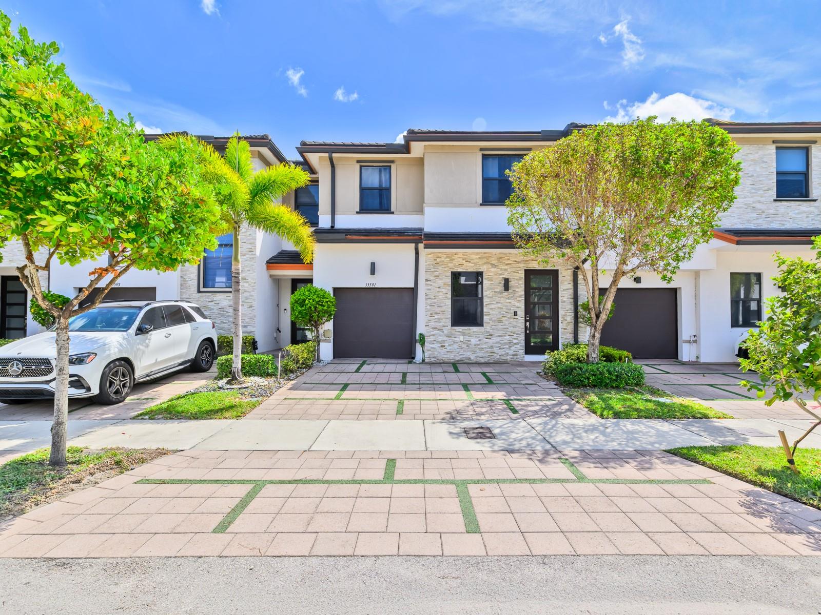 15591 NW 91st Ct,Miami Lakes, FL 33018