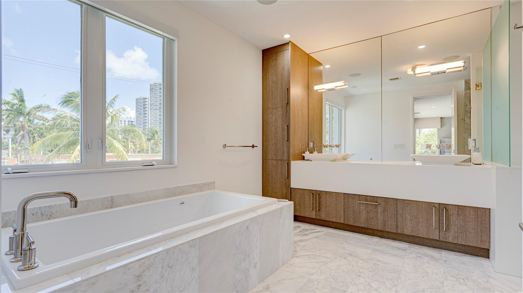 3200 NE 26th St Fort Lauderdale, FL 33305