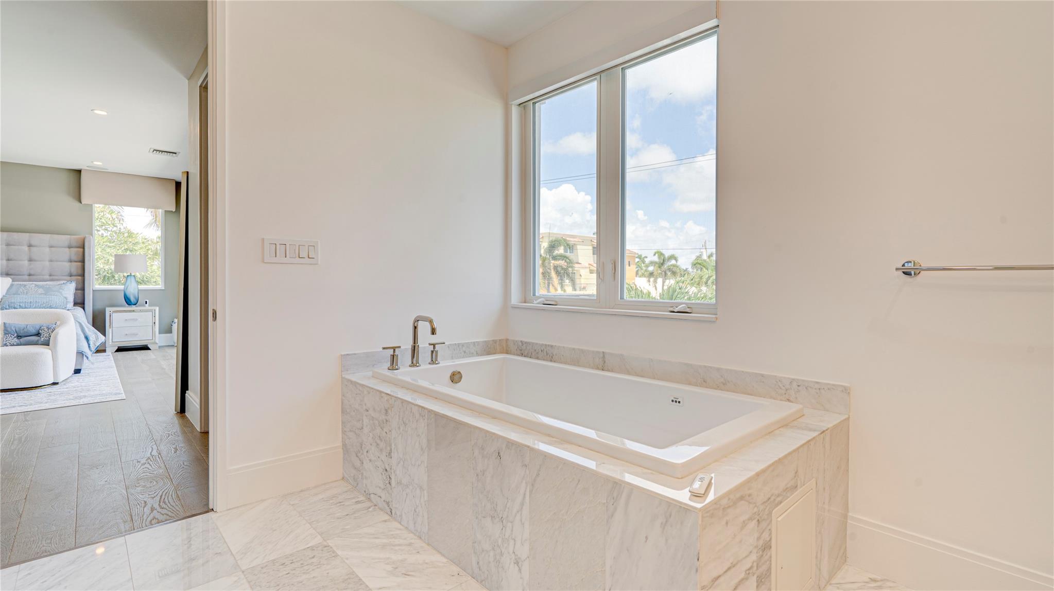 3200 NE 26th St Fort Lauderdale, FL 33305