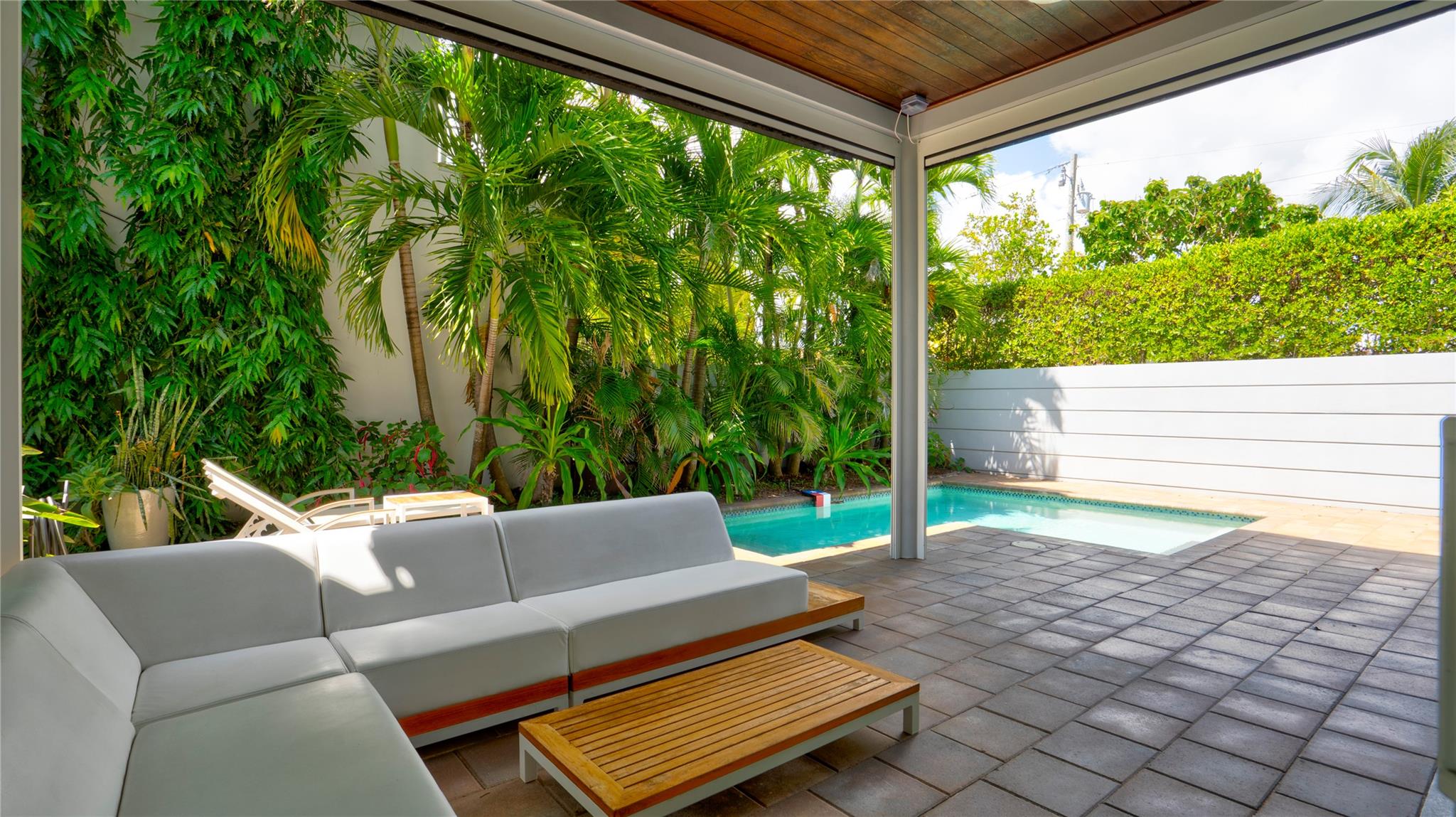 3200 NE 26th St Fort Lauderdale, FL 33305