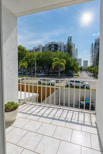 916 NE 27th Ave #916 Hallandale Beach, FL 33009