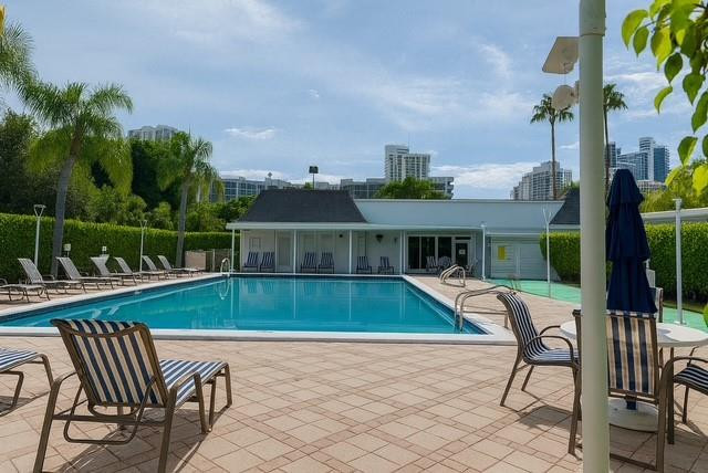 916 NE 27th Ave #916 Hallandale Beach, FL 33009