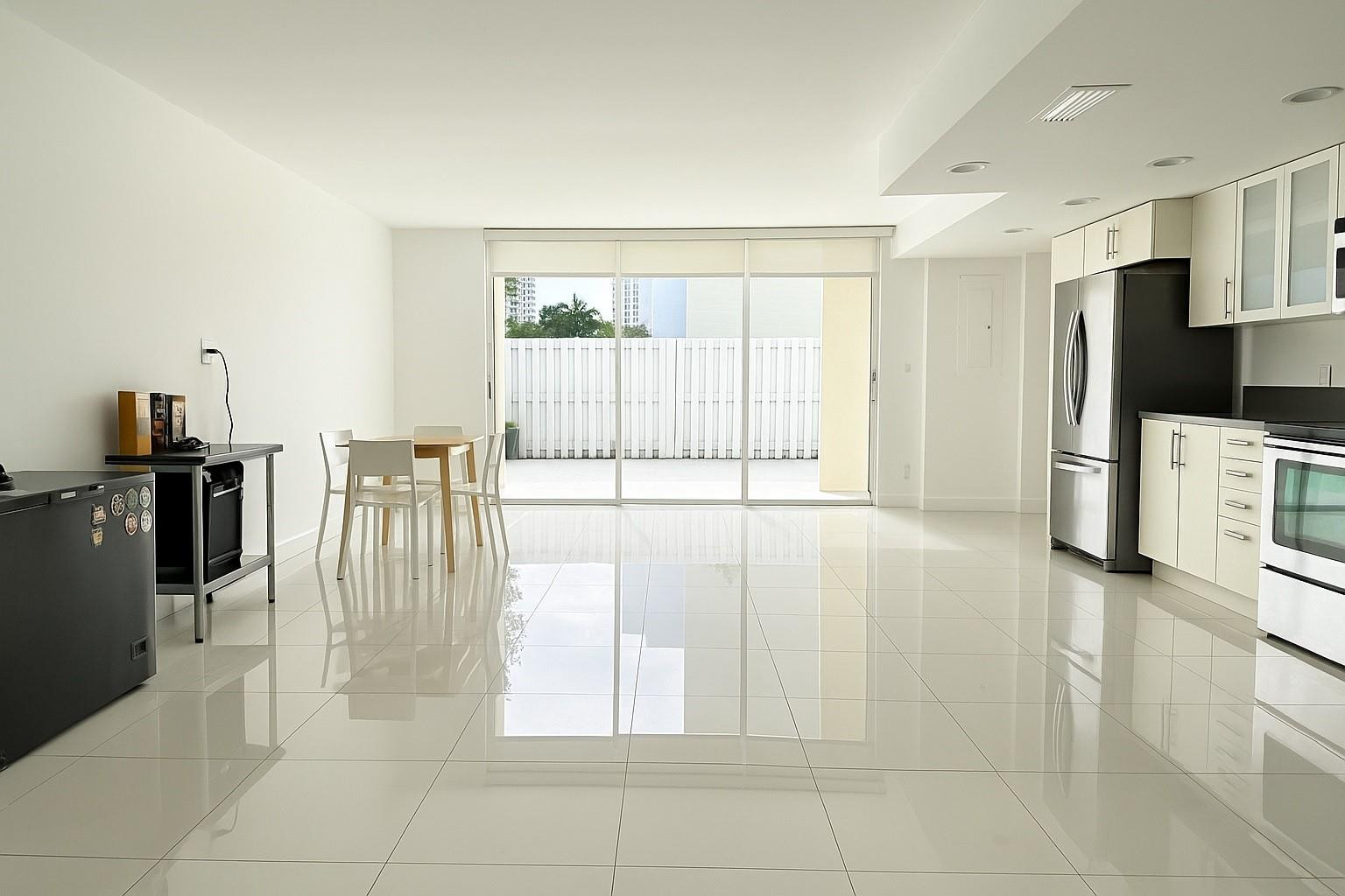 916 NE 27th Ave #916 Hallandale Beach, FL 33009