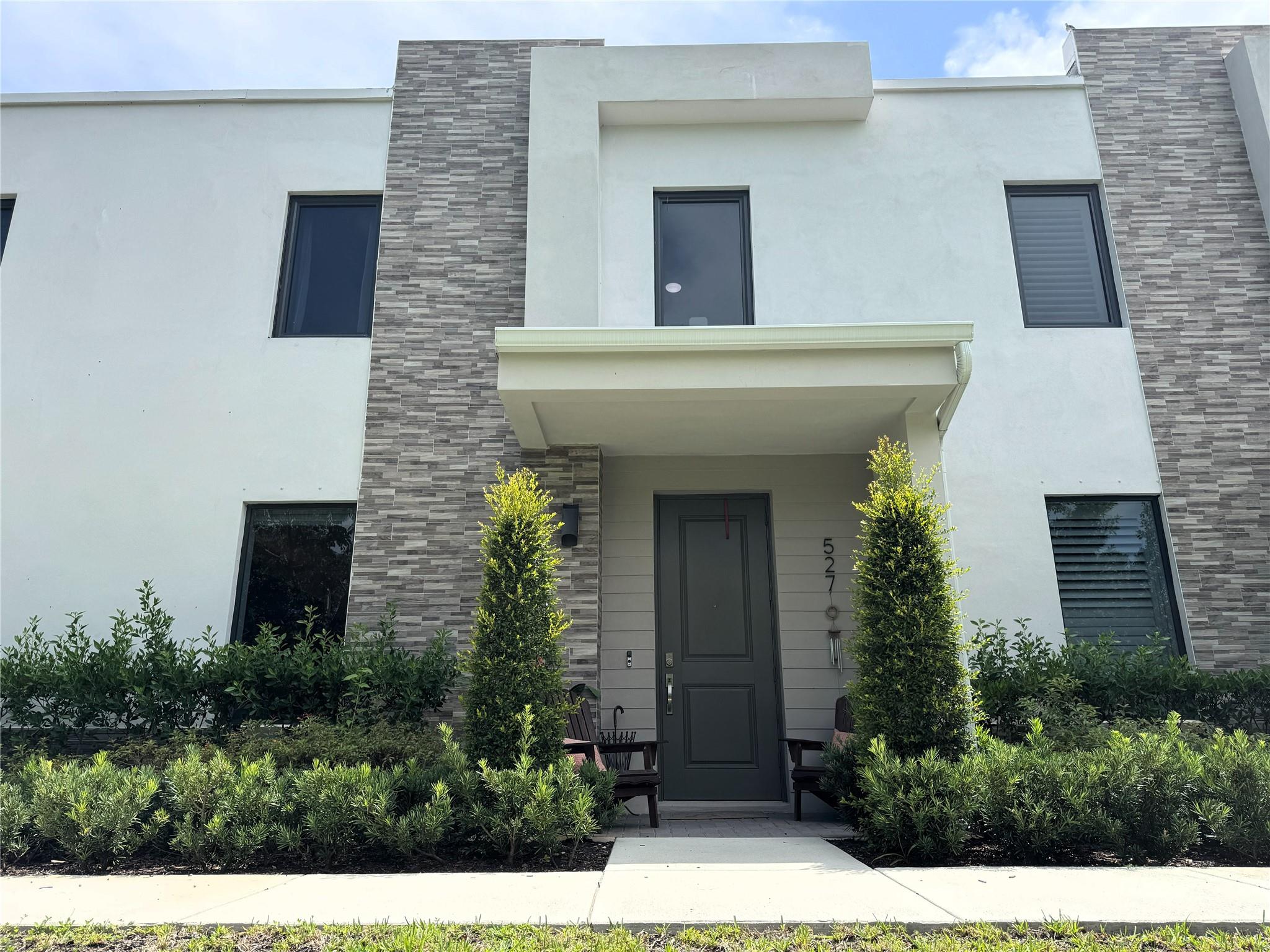527 NW 17th St