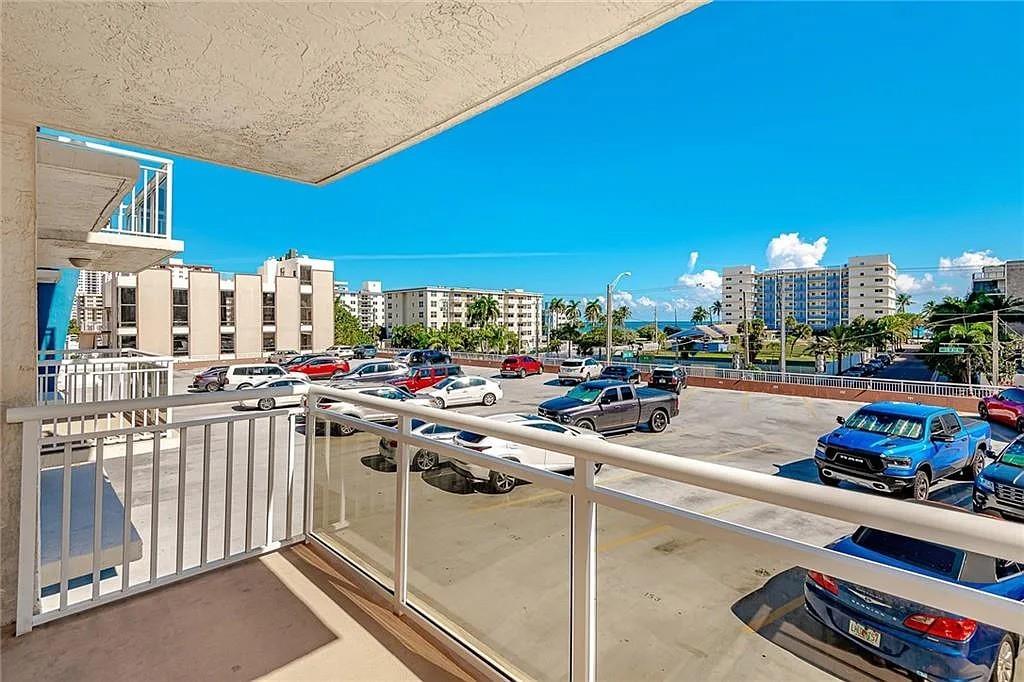 1600 S Ocean Dr #3J