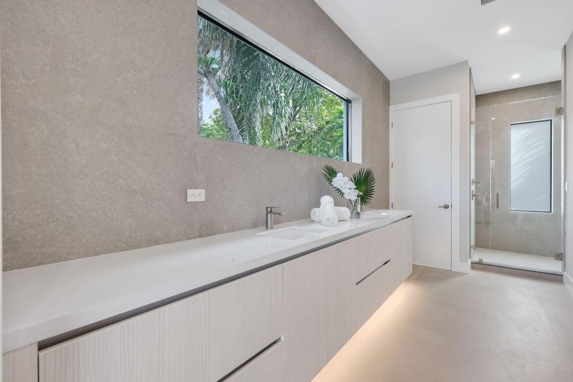 2015 NE 4th Wilton Manors, FL 33305