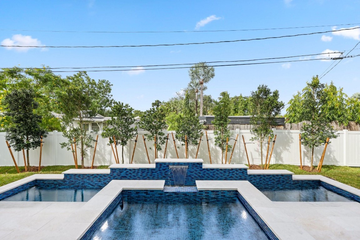 2015 NE 4th Wilton Manors, FL 33305