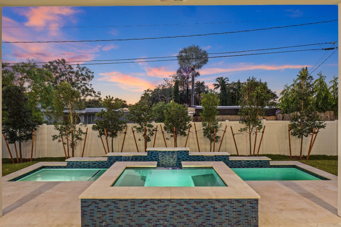 2015 NE 4th Wilton Manors, FL 33305