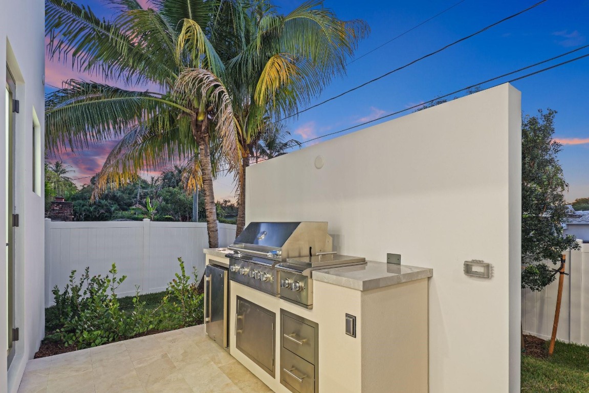 2015 NE 4th Wilton Manors, FL 33305